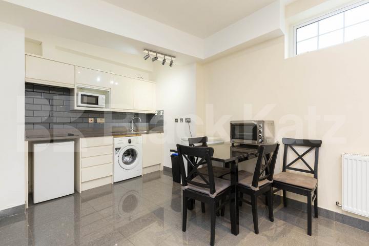 Modern Apartment Macfarlane Road, Shepherds Bush